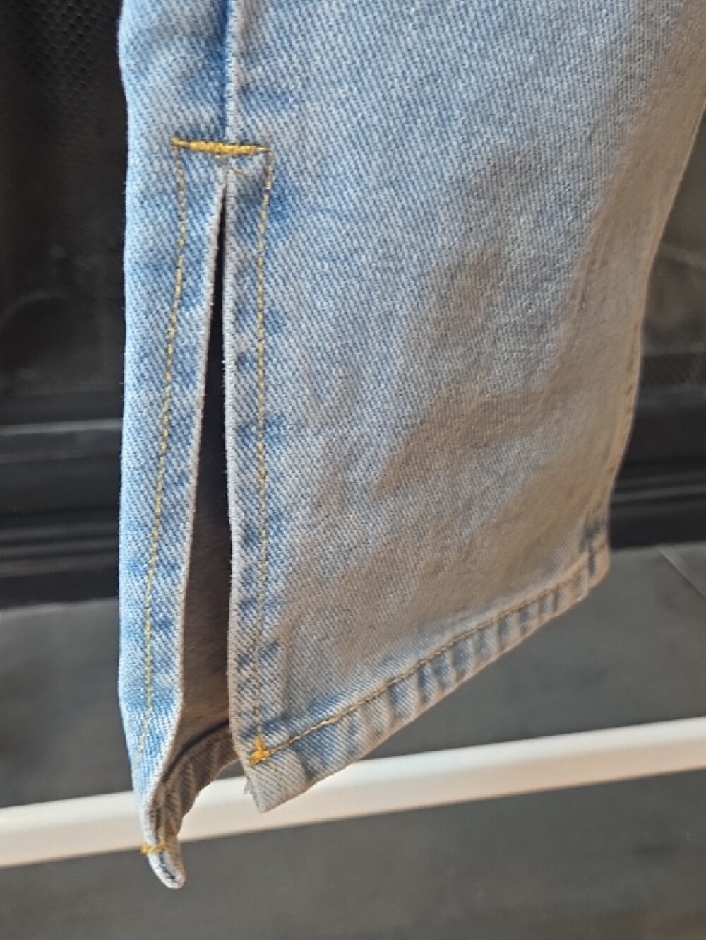 PrettyLittleThing Ripped Jeans - Picture 6 of 10